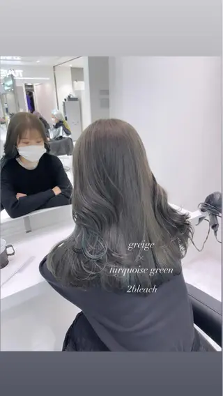 ロング カラー ヘアアレンジ 𝘳𝘺𝘰𝘬𝘢 髪質改善／ブリーチのヘアスタイル