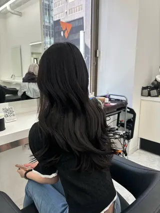 セミロング カラー 抜け感レイヤー︴ ニュアンスカラーのヘアスタイル