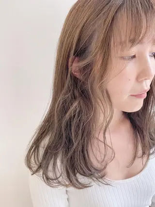 セミロング カラー 顔周りレイヤーカット ブリーチminamiのヘアスタイル