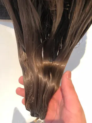 セミロング カラー 韓国レイヤー×艶髪 ハイトーンRyukiのヘアスタイル