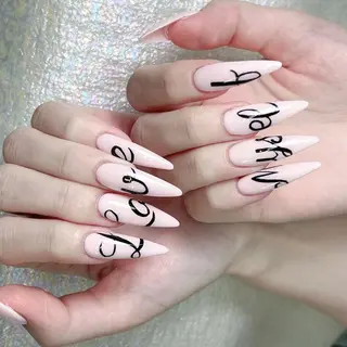 ネイル Queens テイのネイルデザイン