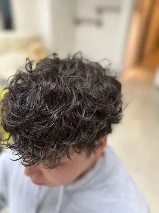 パーマ 長谷川 誠志のヘアスタイル