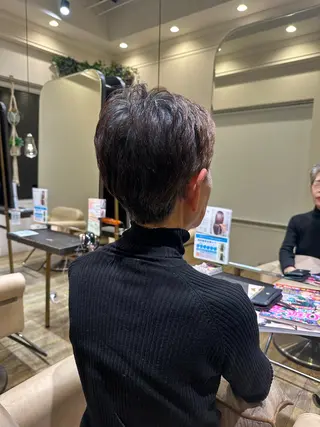 ショート ロジェブルー 川合【和泉中央】のヘアスタイル