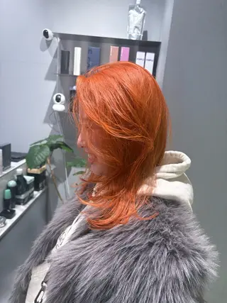 ミディアム カラー NANA🦖 ハイトーンデザインのヘアスタイル