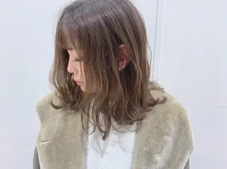 ミディアム カラー 透明感♡︎♡︎ 佐々木早苗のヘアスタイル