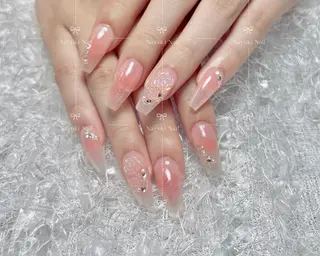ネイル 🦋 Queenieのネイルデザイン