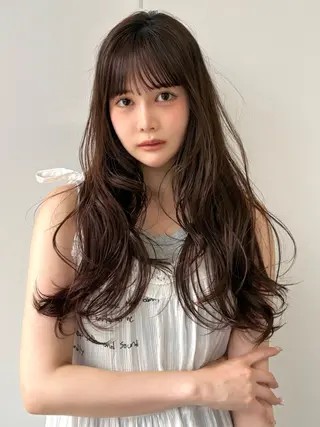 ロング カラー ツキノキ ミナのヘアスタイル