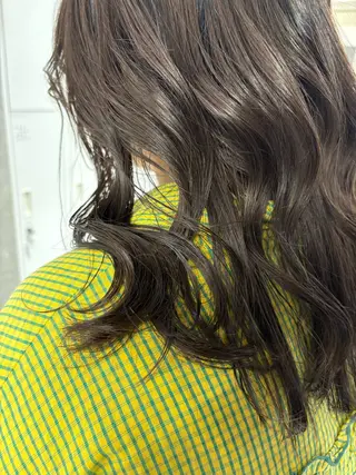 カラー ベージュ、ブラウン ／ボブ　ユミのヘアスタイル