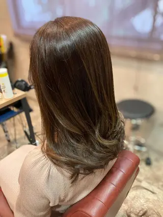 ミディアム カラー ERIKO Tのヘアスタイル