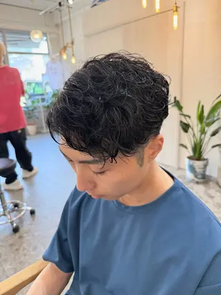 ショート パーマ メンズ 溝口 槙里也のヘアスタイル