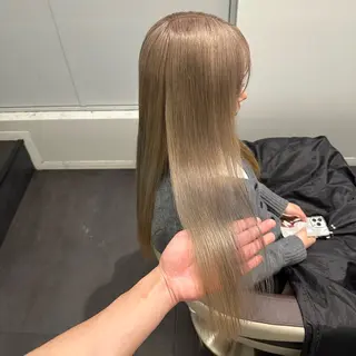 セミロング カラー 💫艶ハイトーン×髪 質改善💫リュウトのヘアスタイル