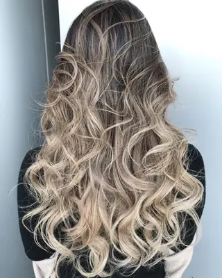 ロング カラー ブリーチ 透明感HIDEのヘアスタイル