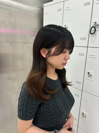 ロング カラー 抜け感レイヤー︴ ニュアンスカラーのヘアスタイル