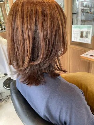 ミディアム シンプル 美容室のヘアスタイル