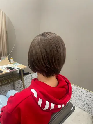 ショート ✨透明感カラー✨ 🌈艶カラー🌈のヘアスタイル