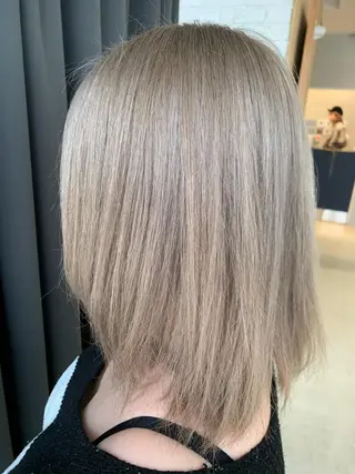 ミディアム カラー LUXBE LUCEのヘアスタイル