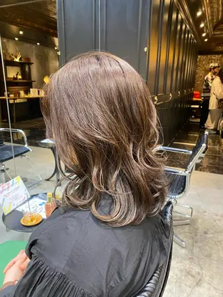 セミロング カラー 透明感カラー🌿 グレージュ🐺陽介のヘアスタイル
