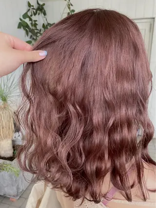 ミディアム カラー nailist mana𖤐´-のネイルデザイン