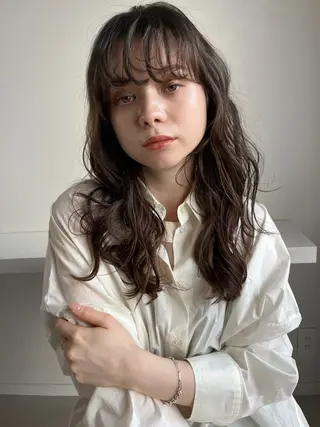 セミロング カラー nishi fuyumiのヘアスタイル