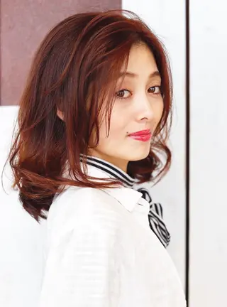 ミディアム カラー アドミラルYoshi oのヘアスタイル