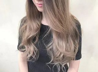カラー ミヤワキ モモコのヘアスタイル