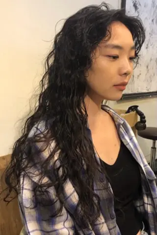 セミロング パーマ AYAKA 下北沢suuのヘアスタイル