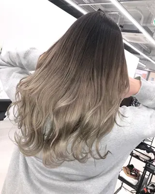 セミロング カラー ブリーチ 透明感HIDEのヘアスタイル