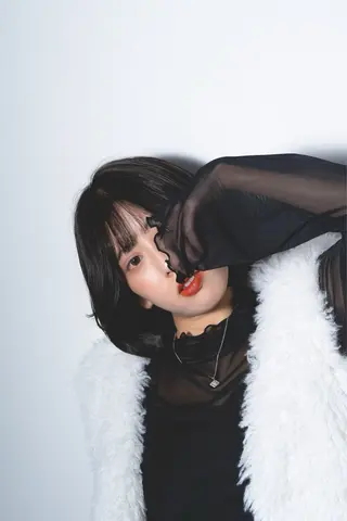 ミディアム 透明感カラー レイヤー亀井唯登のヘアスタイル