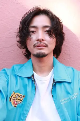ミディアム メンズ 羽佐間 百恵のヘアスタイル