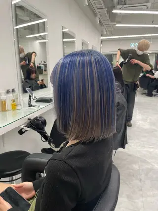 ミディアム カラー ヘアアレンジ ウルフカット×ハイ トーン職人🤍ゆうひのヘアスタイル