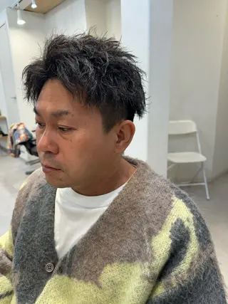 ミディアム パーマ メンズ 似合う髪型見つけます AYAKAのヘアスタイル