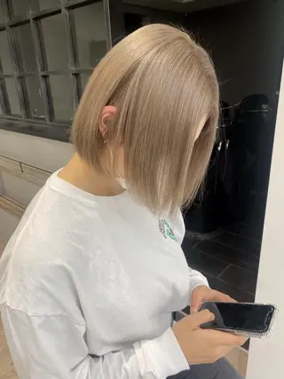 ショート カラー ヘアアレンジ 🌷FUKA🌷 まろやかハイトーンのヘアスタイル