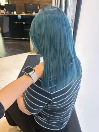 セミロング 山岸 朱里のヘアスタイル