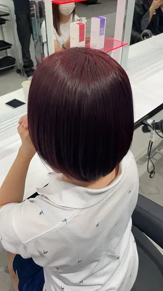 ミディアム カラー 縮毛ブリーチ／黒染め 複雑履歴／ホワイトのヘアスタイル