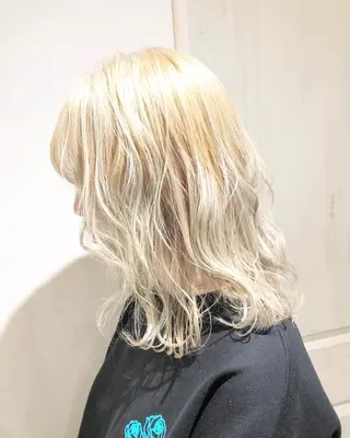 セミロング レイヤー×艶髪特化 マネージャー安藤光司のヘアスタイル