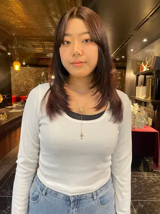 ミディアム くびれレイヤー/艶 カラー　MADOKAのヘアスタイル