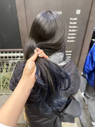 ロング カラー カットパーマ3000 円/水曜日モデルのヘアスタイル