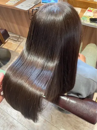ロング 新岡 萌乃のヘアスタイル