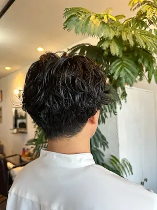 ショート パーマ メンズ 岩村 夏姫のヘアスタイル