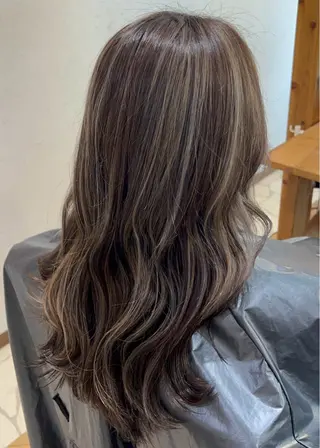 ロング 吉田 敦月のヘアスタイル