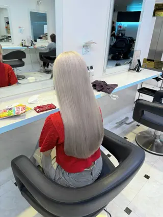ロング カラー ブリーチカラー 🩵MIZUKIのヘアスタイル