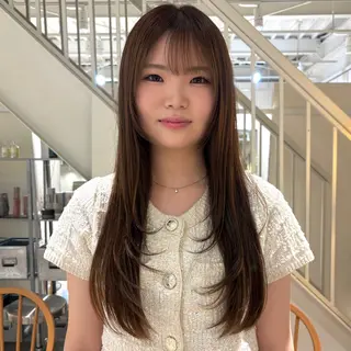 ロング カラー illatos サヤナのヘアスタイル