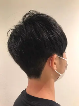 メンズ 渡部凌我 小顔ウルフ ハイトーンカラーのヘアスタイル