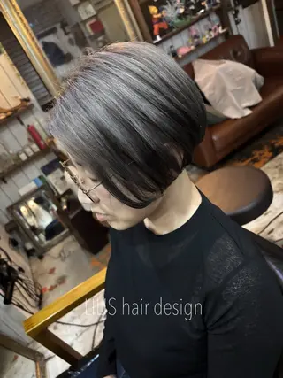 ショート カラー LILIS hair designのヘアスタイル
