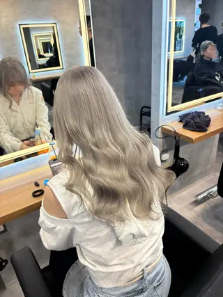 ロング カラー パーマ ヘアアレンジ 透明感ブリーチカラー 🌈TOMOHIROのヘアスタイル
