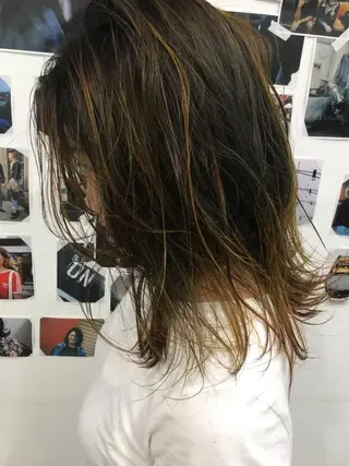 セミロング カラー イシマル ナオヤのヘアスタイル