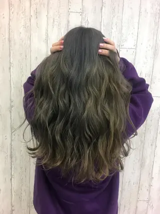 ロング カラー Kaede .のヘアスタイル