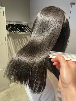 ミディアム カラー 抜け感レイヤー︴ ニュアンスカラーのヘアスタイル