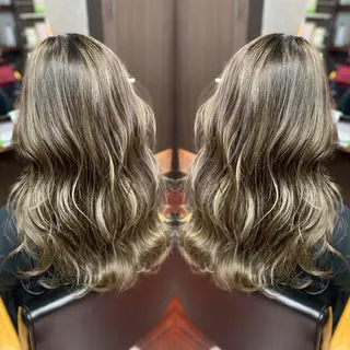 セミロング カラー ヘアアレンジ Luzir⭐︎ GEN⭐︎のヘアスタイル