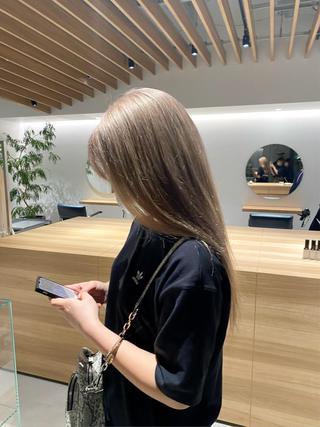 ロング カラー 朝倉 南のヘアスタイル